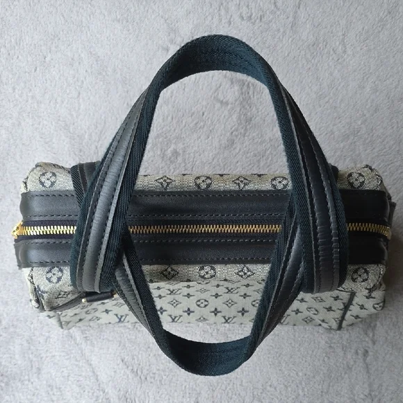 Louis Vuitton Canvas Mongram Hand Bag - Picture 2 of 14